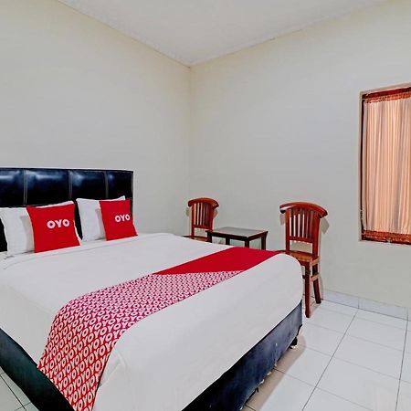 צ'ירבון Capital O 90407 Wisma Bahtera Hotel מראה חיצוני תמונה