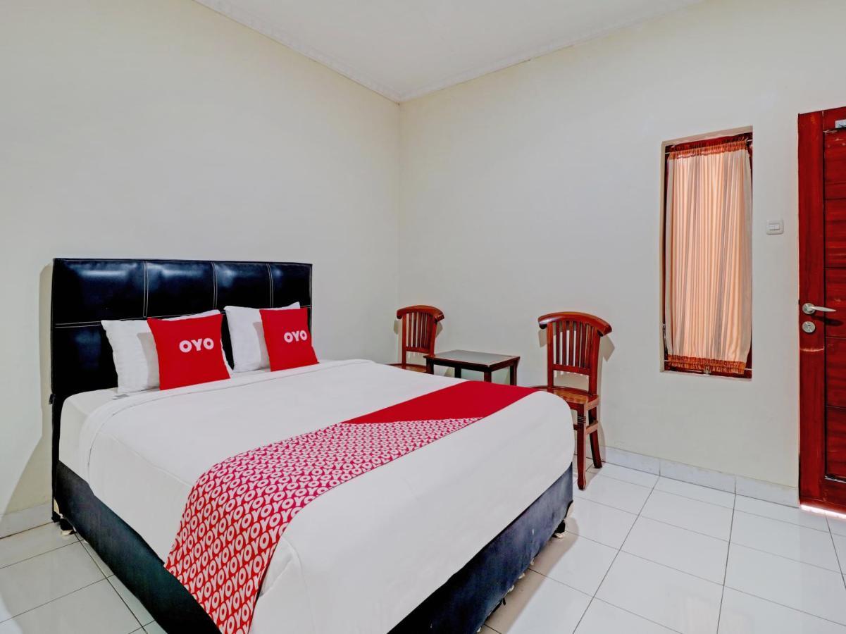 צ'ירבון Capital O 90407 Wisma Bahtera Hotel מראה חיצוני תמונה