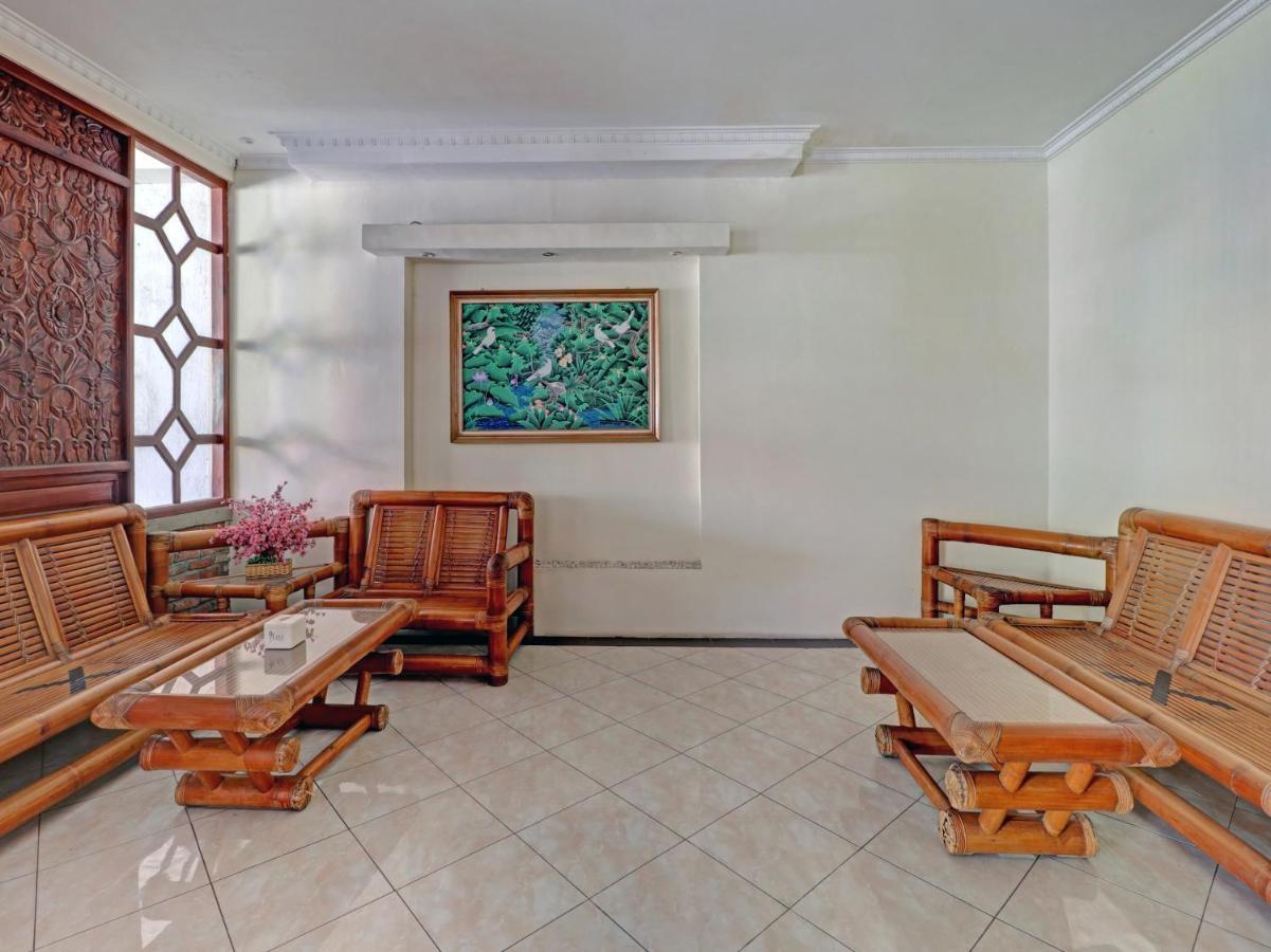צ'ירבון Capital O 90407 Wisma Bahtera Hotel מראה חיצוני תמונה