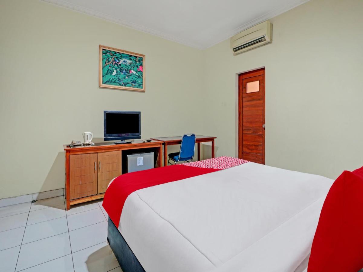 צ'ירבון Capital O 90407 Wisma Bahtera Hotel מראה חיצוני תמונה