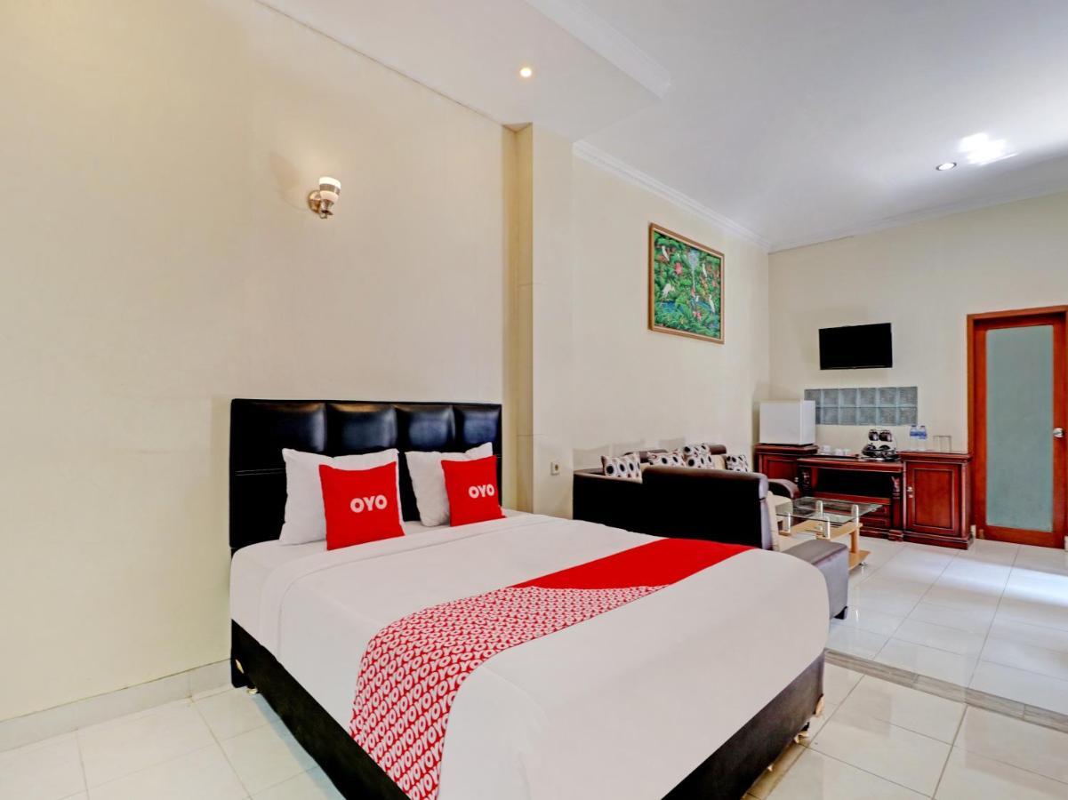 צ'ירבון Capital O 90407 Wisma Bahtera Hotel מראה חיצוני תמונה