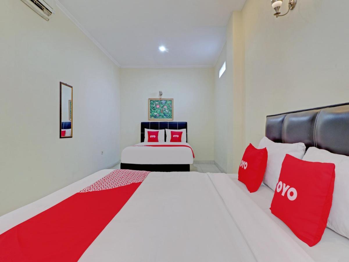 צ'ירבון Capital O 90407 Wisma Bahtera Hotel מראה חיצוני תמונה