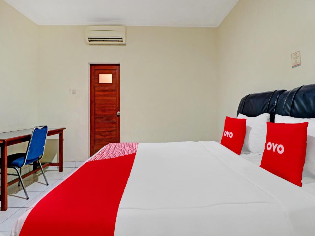 צ'ירבון Capital O 90407 Wisma Bahtera Hotel מראה חיצוני תמונה