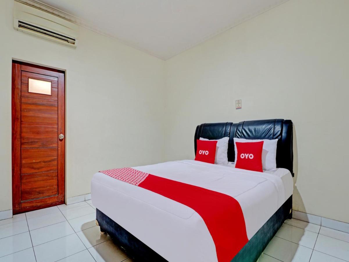 צ'ירבון Capital O 90407 Wisma Bahtera Hotel מראה חיצוני תמונה
