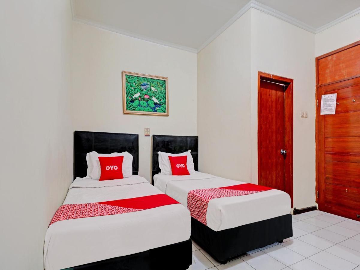 צ'ירבון Capital O 90407 Wisma Bahtera Hotel מראה חיצוני תמונה