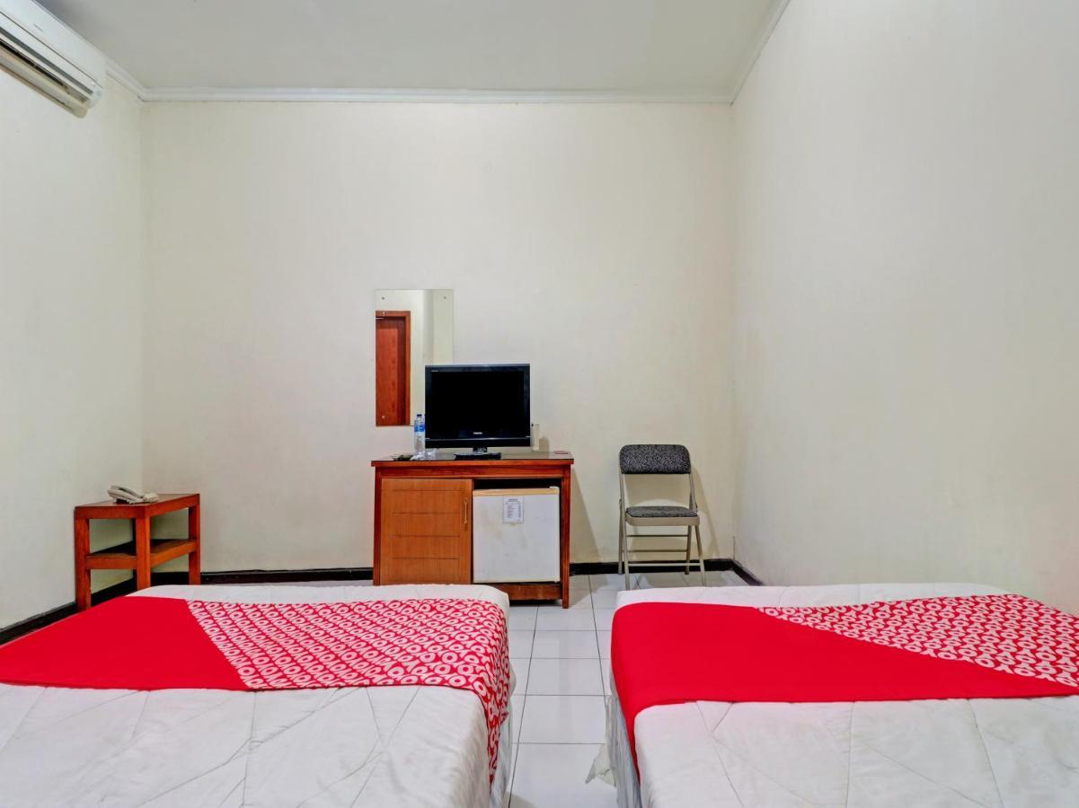 צ'ירבון Capital O 90407 Wisma Bahtera Hotel מראה חיצוני תמונה