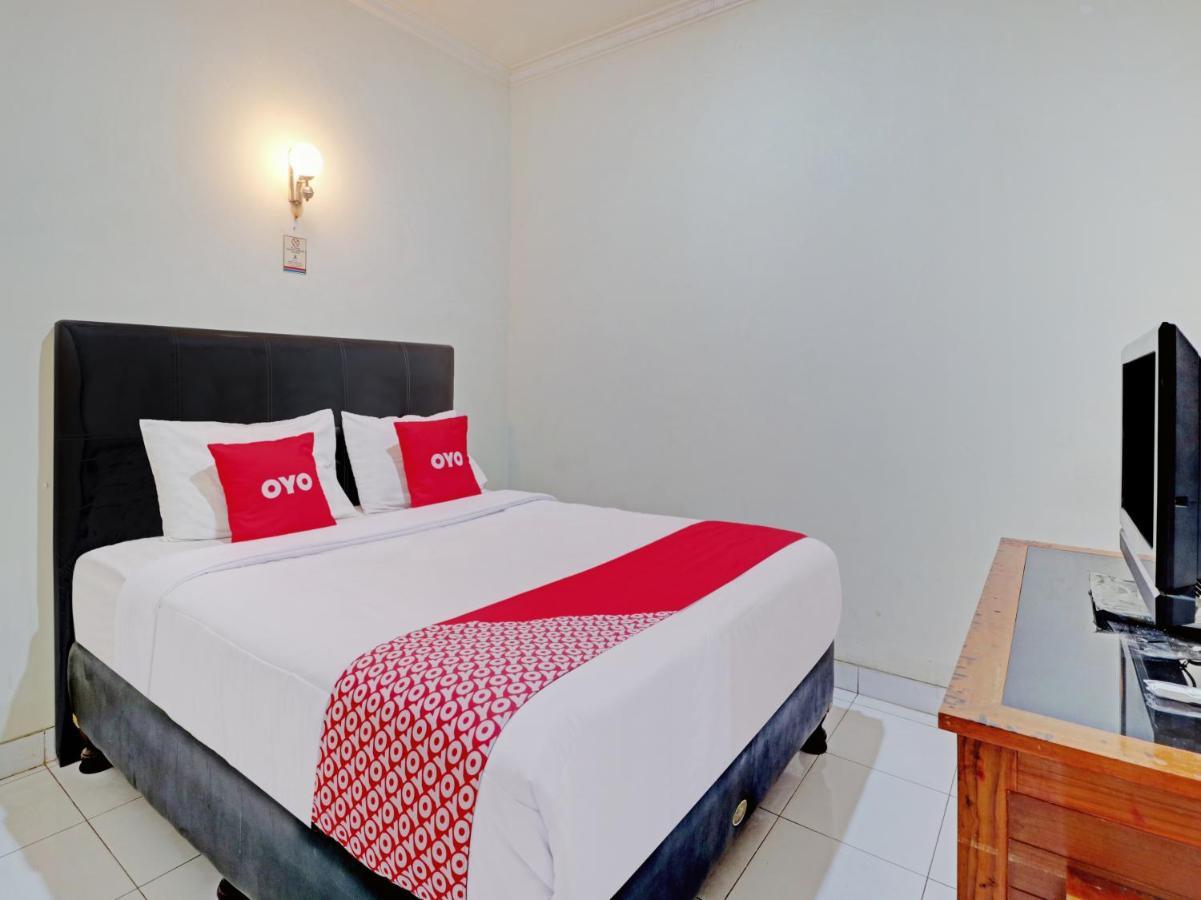 צ'ירבון Capital O 90407 Wisma Bahtera Hotel מראה חיצוני תמונה