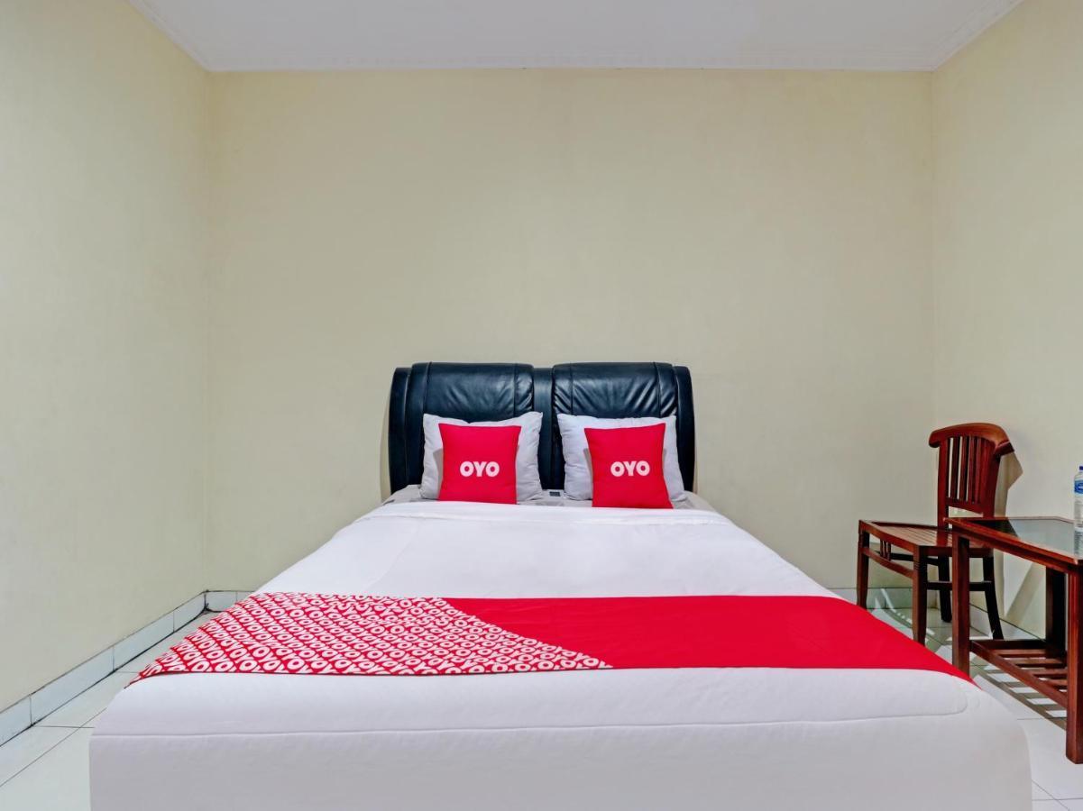 צ'ירבון Capital O 90407 Wisma Bahtera Hotel מראה חיצוני תמונה