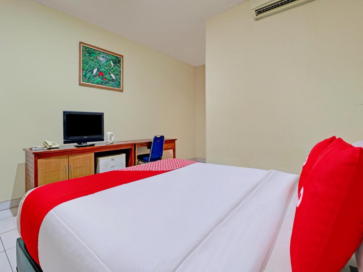 צ'ירבון Capital O 90407 Wisma Bahtera Hotel מראה חיצוני תמונה