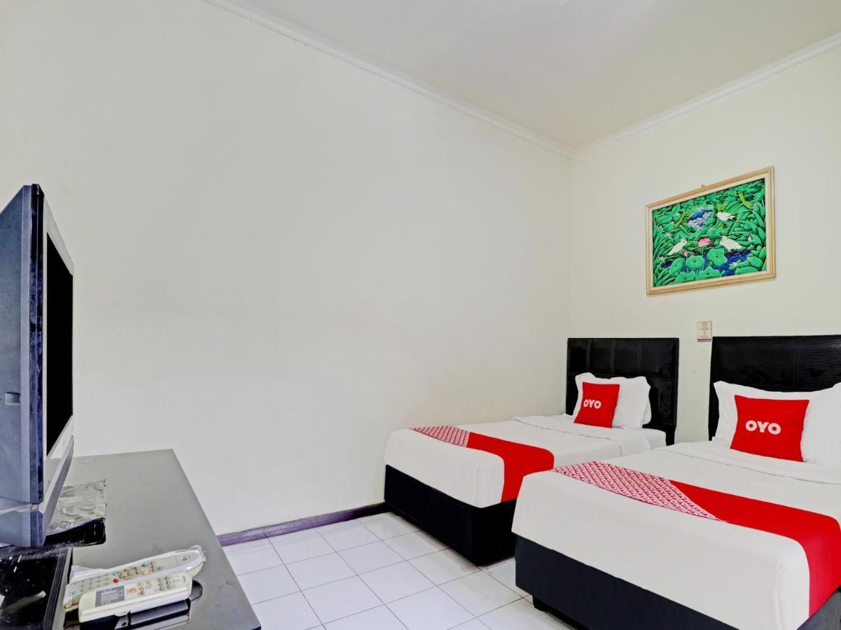 צ'ירבון Capital O 90407 Wisma Bahtera Hotel מראה חיצוני תמונה