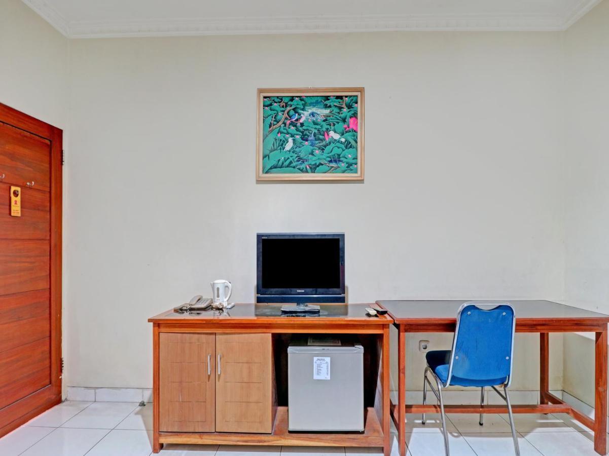 צ'ירבון Capital O 90407 Wisma Bahtera Hotel מראה חיצוני תמונה