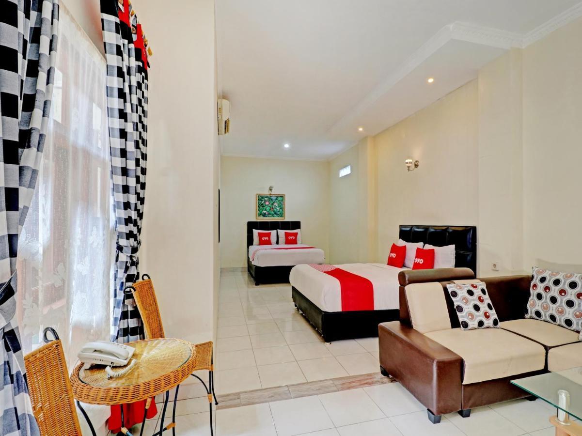 צ'ירבון Capital O 90407 Wisma Bahtera Hotel מראה חיצוני תמונה