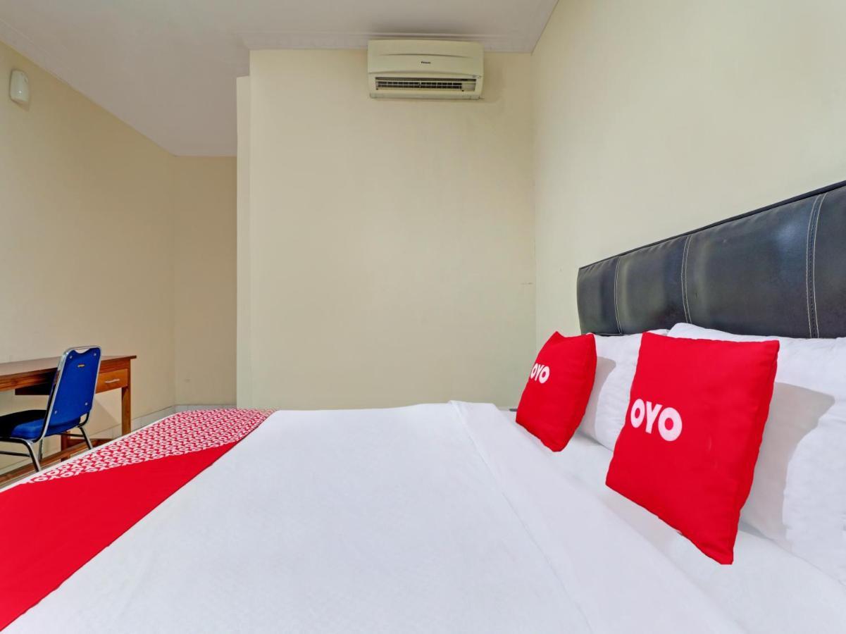 צ'ירבון Capital O 90407 Wisma Bahtera Hotel מראה חיצוני תמונה