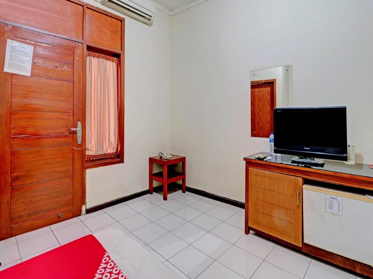 צ'ירבון Capital O 90407 Wisma Bahtera Hotel מראה חיצוני תמונה