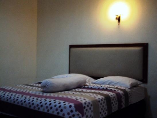 צ'ירבון Capital O 90407 Wisma Bahtera Hotel מראה חיצוני תמונה